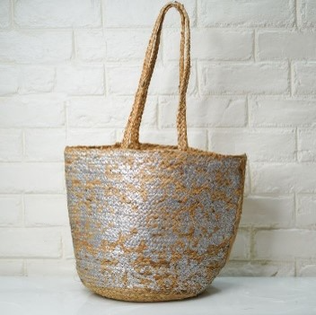 The Bag Jute Metallic Silver, high-quality jute fabric,  bag elegance and sophistication.